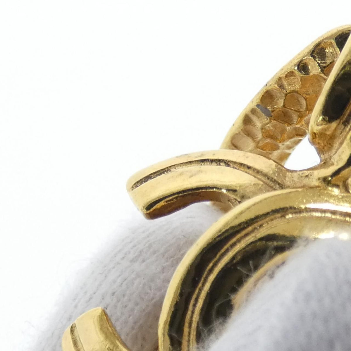 Chanel Vintage Earrings Gold — view 5