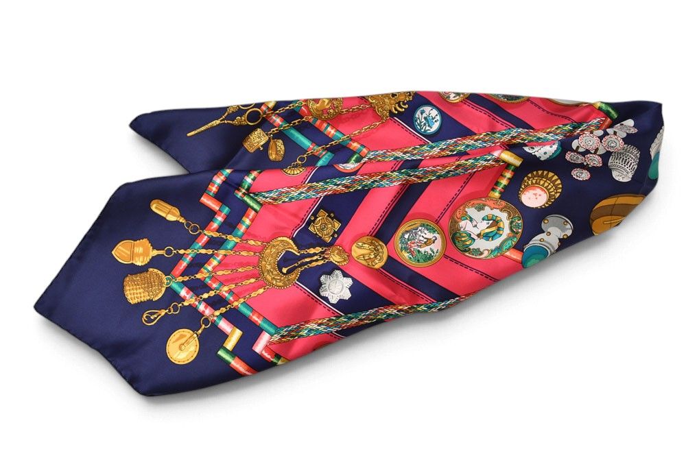 Hermes Carre 90 Scarf Vintage 90 Seamstress Petite Silk 100% Large Navy — view 8