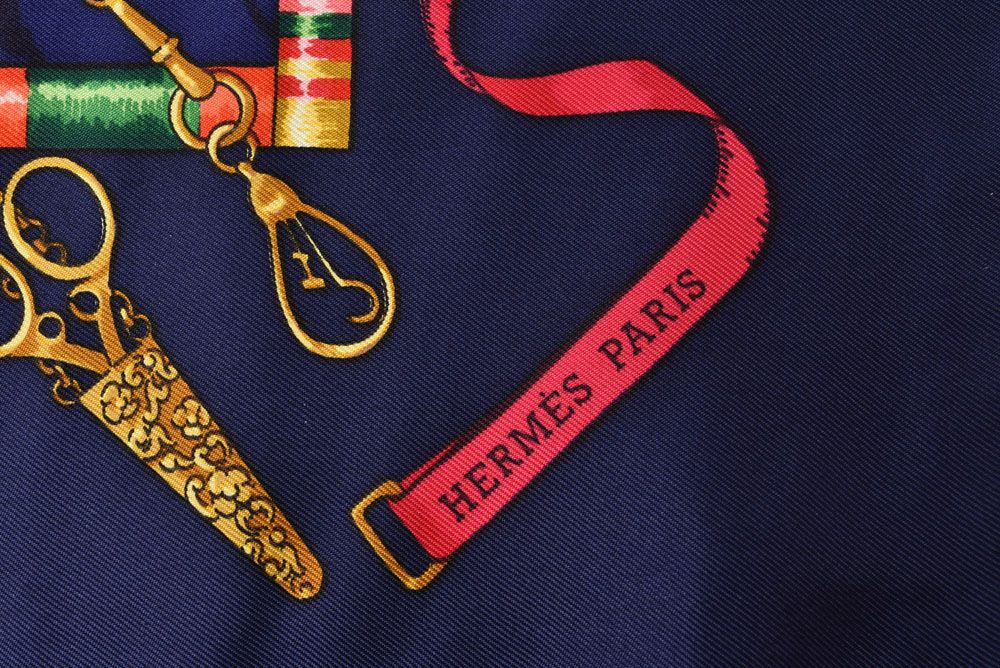 Hermes Carre 90 Scarf Vintage 90 Seamstress Petite Silk 100% Large Navy — view 3