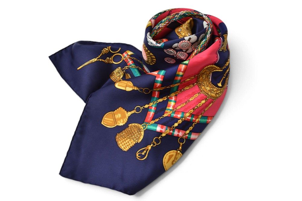 Hermes Carre 90 Scarf Vintage 90 Seamstress Petite Silk 100% Large Navy — view 7
