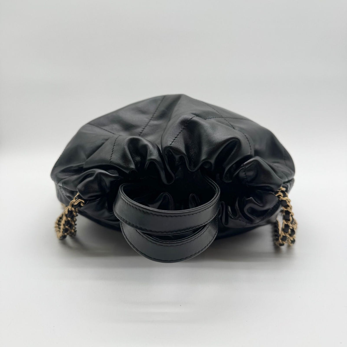 Chanel Backpack Chanel 22 Chain Black Gold — view 5