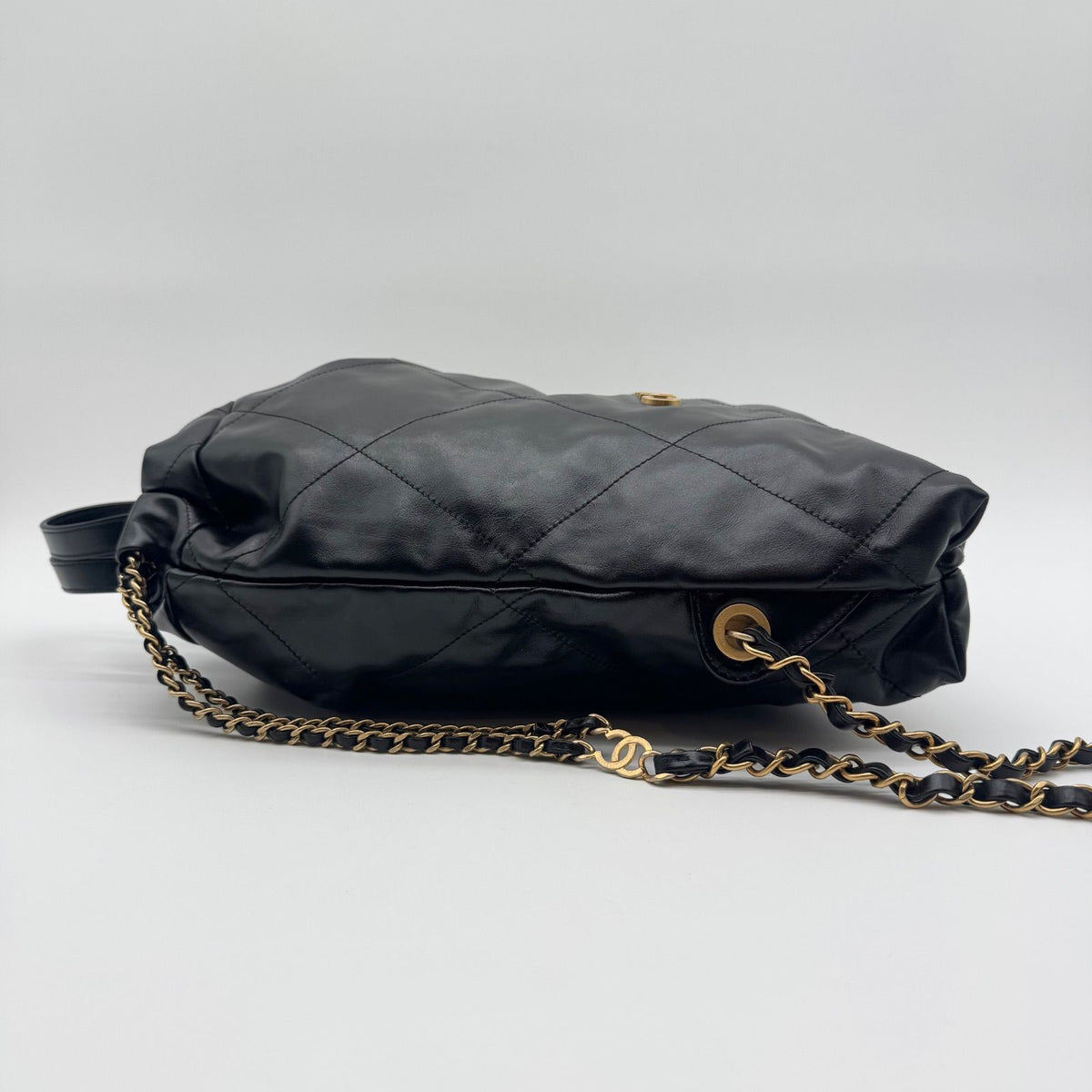 Chanel Backpack Chanel 22 Chain Black Gold — view 4