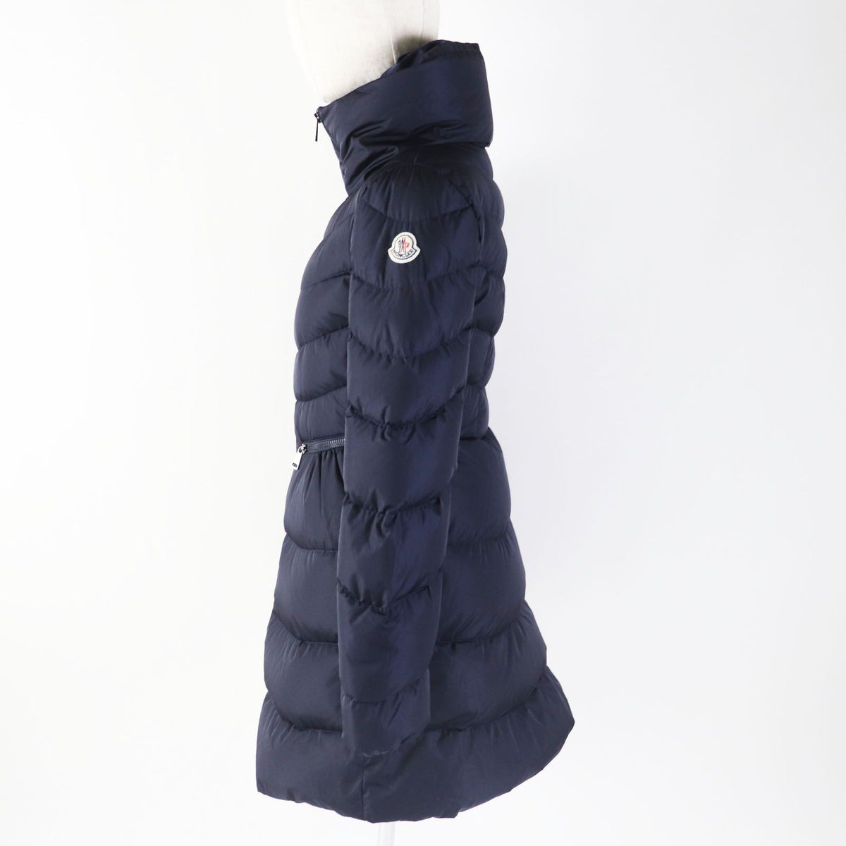 Moncler Mirielon Silhouette with Emblem Down Coat Navy 00 — view 3