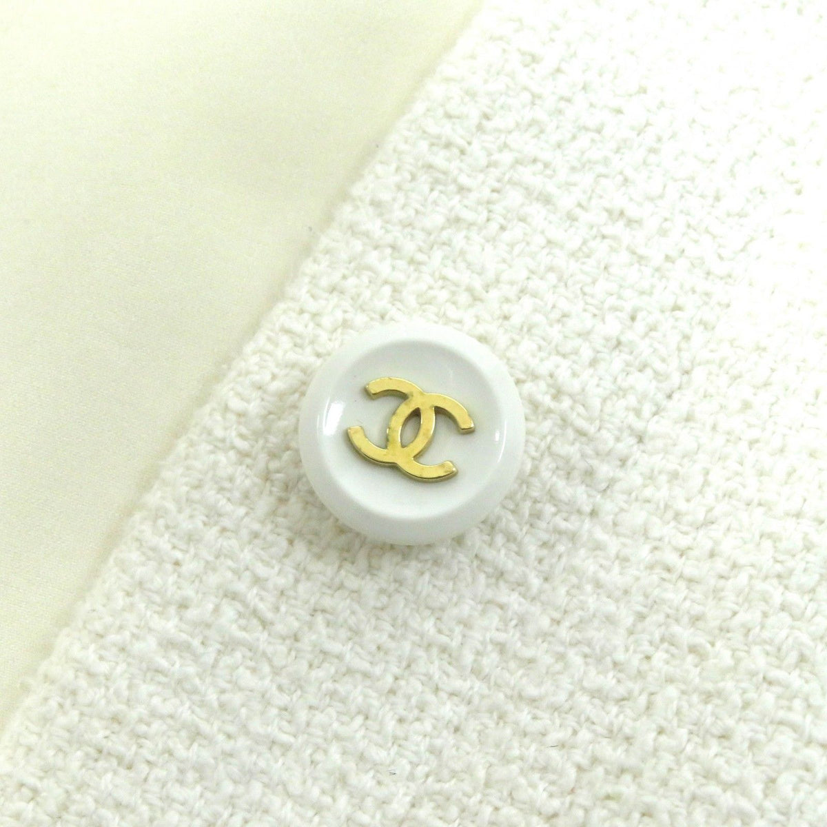 Chanel Vintage 95P Cotton 100% Masterpiece CC Logo Button Cropped Tweed Jacket — view 7