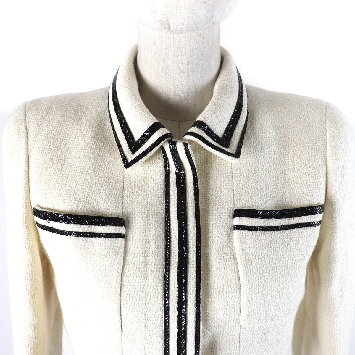 Chanel Vintage 95P Cotton 100% Masterpiece CC Logo Button Cropped Tweed Jacket — view 5