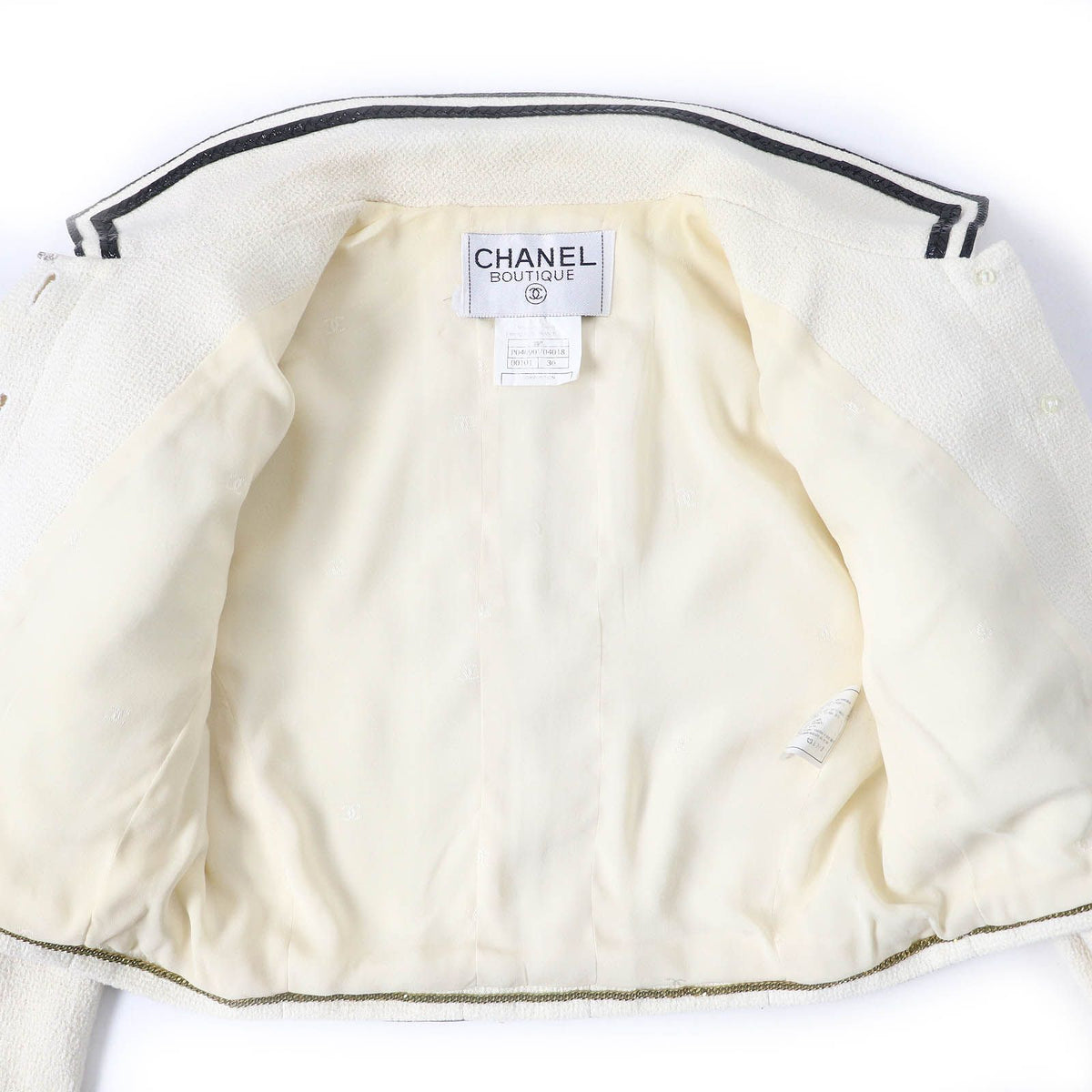 Chanel Vintage 95P Cotton 100% Masterpiece CC Logo Button Cropped Tweed Jacket — view 4