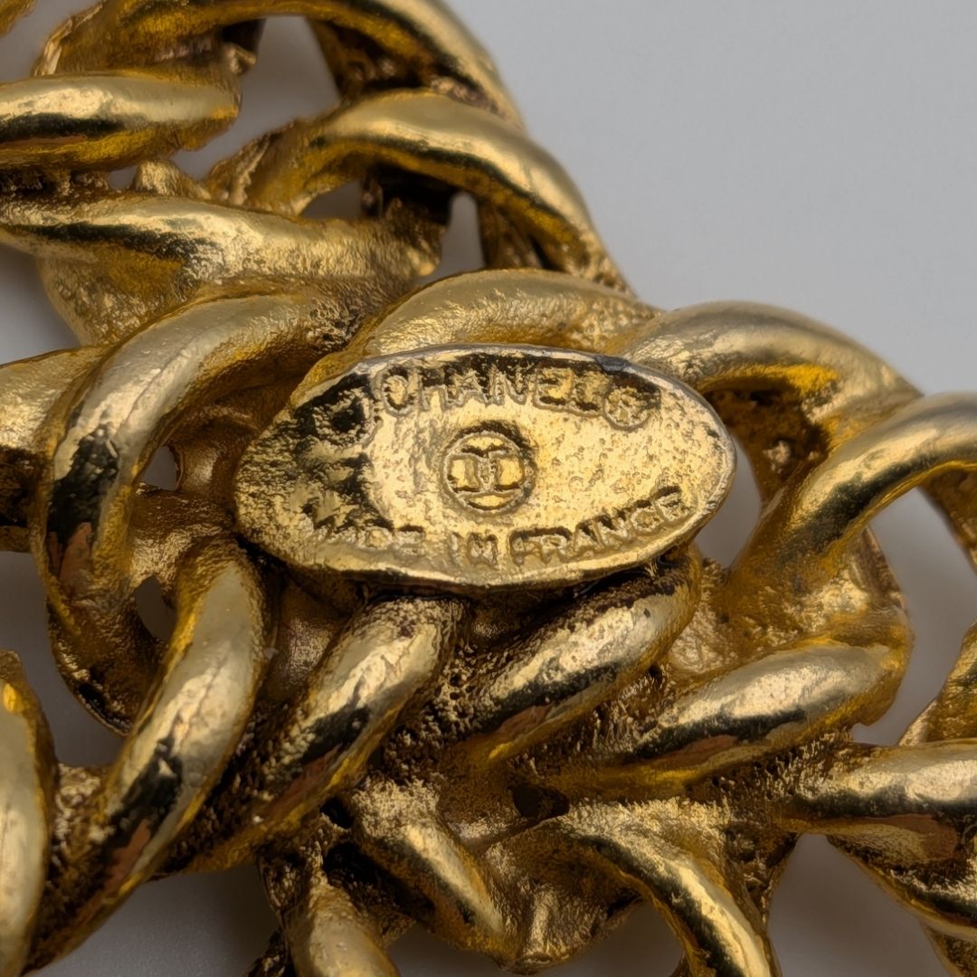 Chanel Brooch CC Logo Chain Gold First Era Vintage — view 8