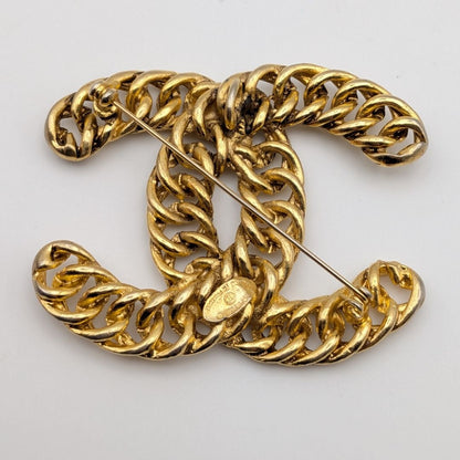 Chanel Brooch CC Logo Chain Gold First Era Vintage — view 4