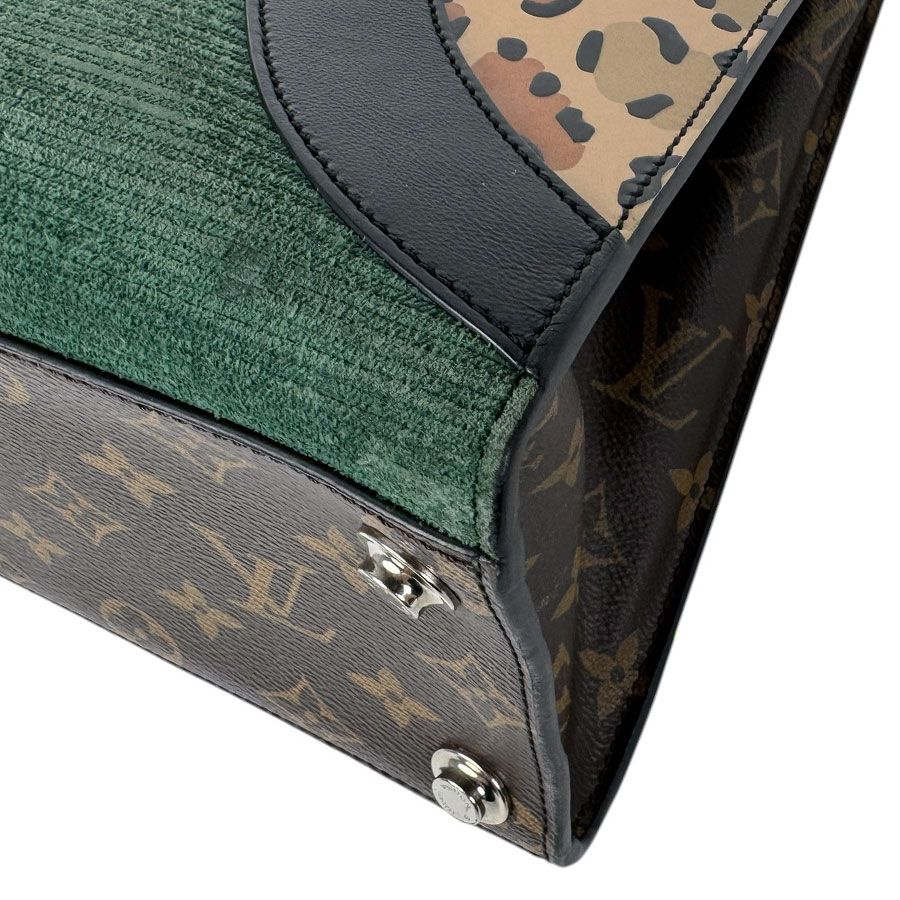 Louis Vuitton Shoulder Bag Wild Animals City Steamer PM — view 8