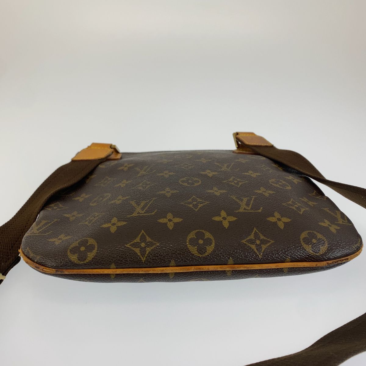 Louis Vuitton Monogram Pochette Bosphore Brown Leather Shoulder Bag — view 3