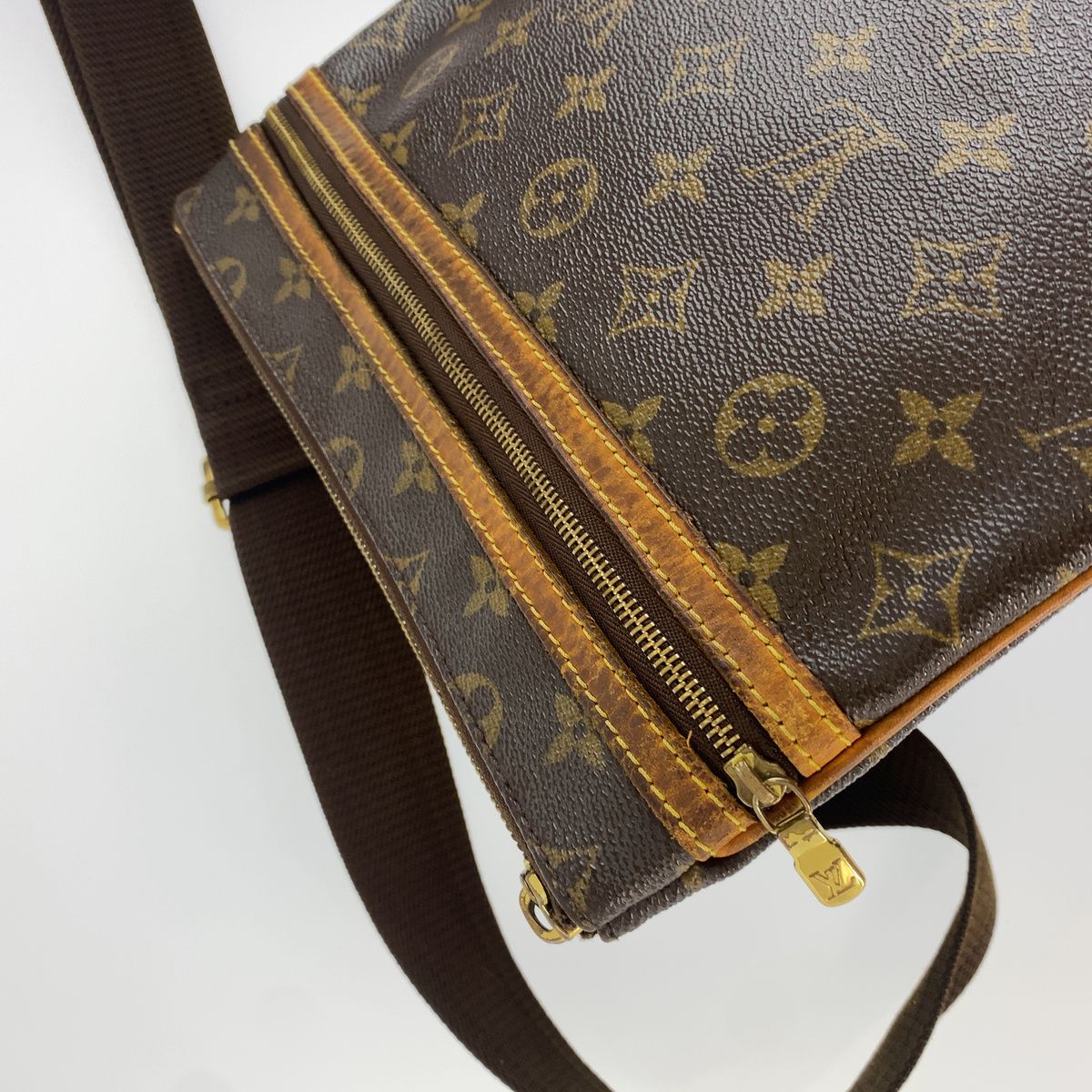 Louis Vuitton Monogram Pochette Bosphore Brown Leather Shoulder Bag — view 4