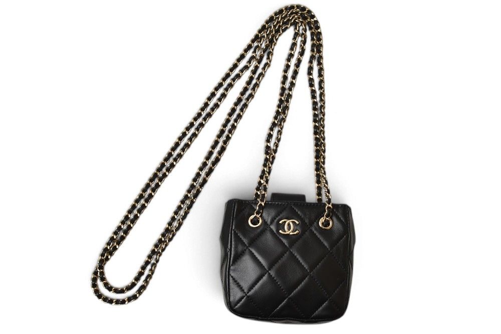 Chanel Chain Shoulder Bag Pochette Quilted Lambskin Black Gold — view 3
