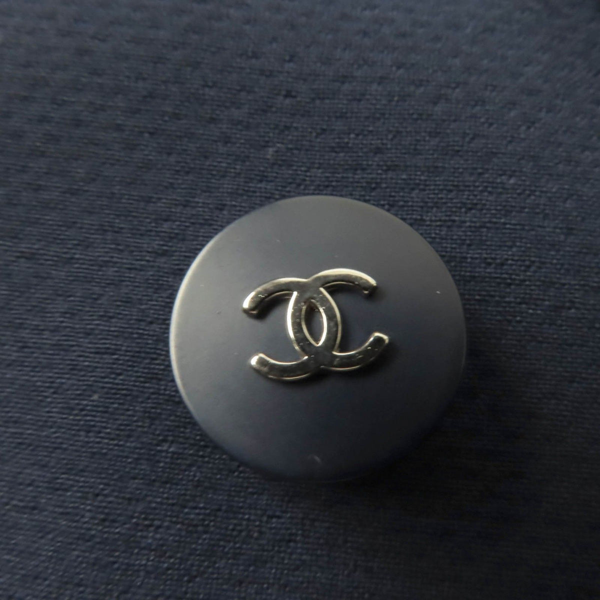 Chanel Vintage 96P CC Logo Button Jacket Skirt Set Navy 38 — view 8