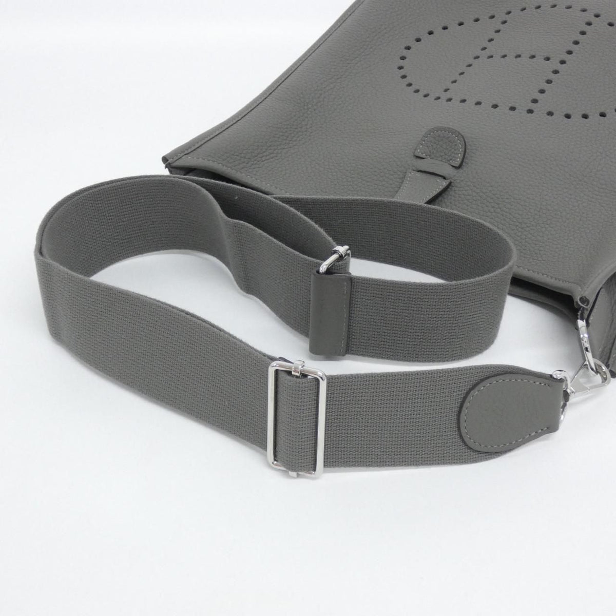 Hermes Evelyne 3 PM Shoulder Bag — view 6