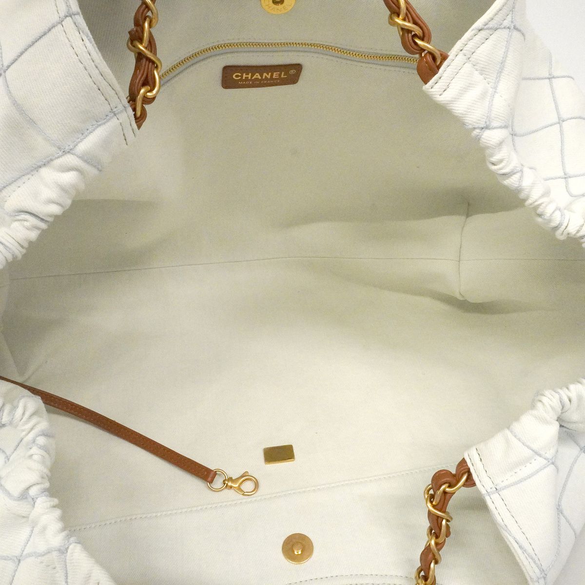Chanel Chain Tote Bag Coco Beach Denim Blue Gold — view 4