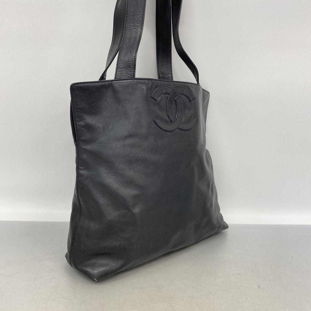 Chanel Tote Bag Lambskin Black Gold — view 2