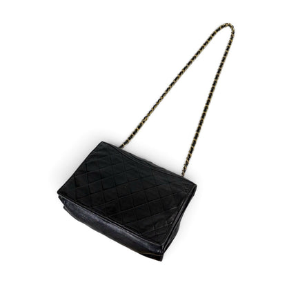 Chanel Coco Chain Shoulder Bag CC Logo Lambskin Black — view 2