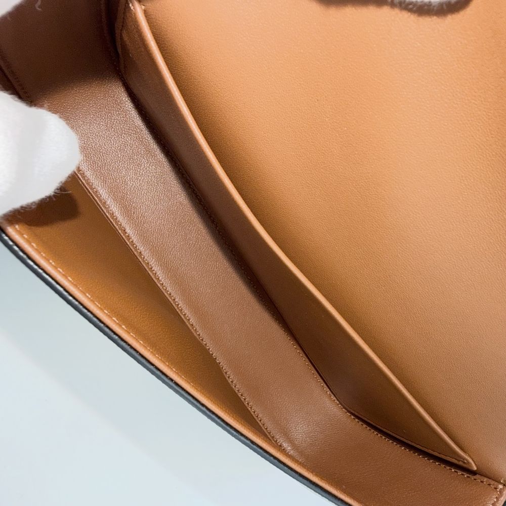 Celine Shoulder Bag Triomphe Chain Leather Brown Gold — view 4