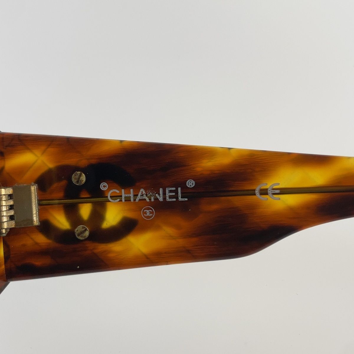Chanel Vintage Quilted CC Logo Marble Pattern Brown Gold Acetate Sunglasses — view 7