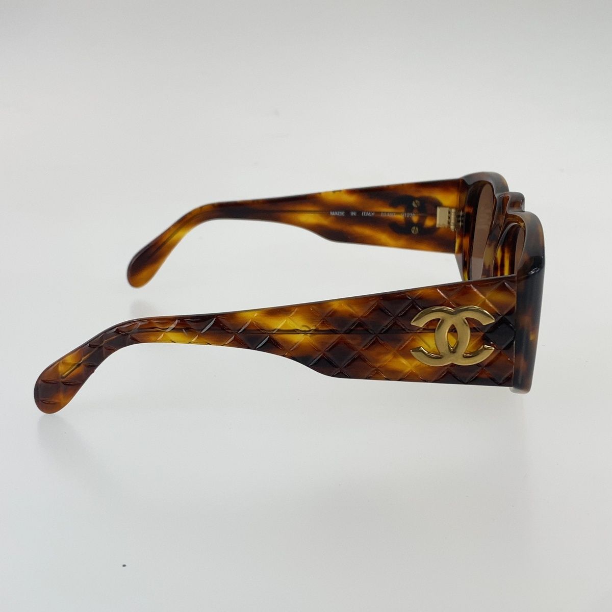 Chanel Vintage Quilted CC Logo Marble Pattern Brown Gold Acetate Sunglasses — view 6