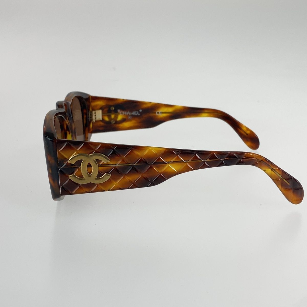 Chanel Vintage Quilted CC Logo Marble Pattern Brown Gold Acetate Sunglasses — view 5