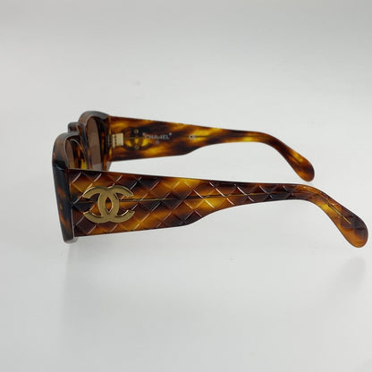 Chanel Vintage Quilted CC Logo Marble Pattern Brown Gold Acetate Sunglasses — view 5