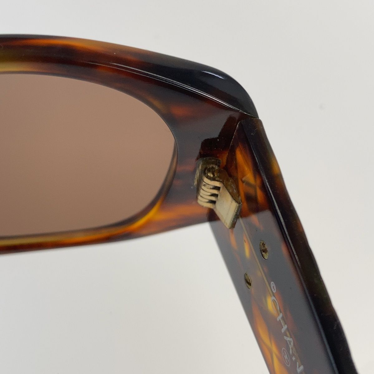 Chanel Vintage Quilted CC Logo Marble Pattern Brown Gold Acetate Sunglasses — view 4