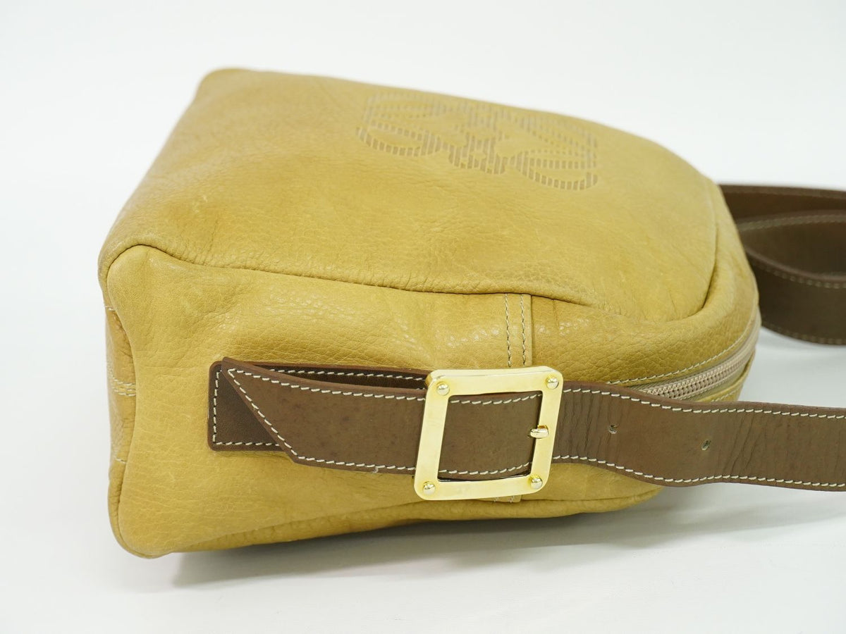 Loewe Anagram Shoulder Bag Pochette Leather Yellow — view 4