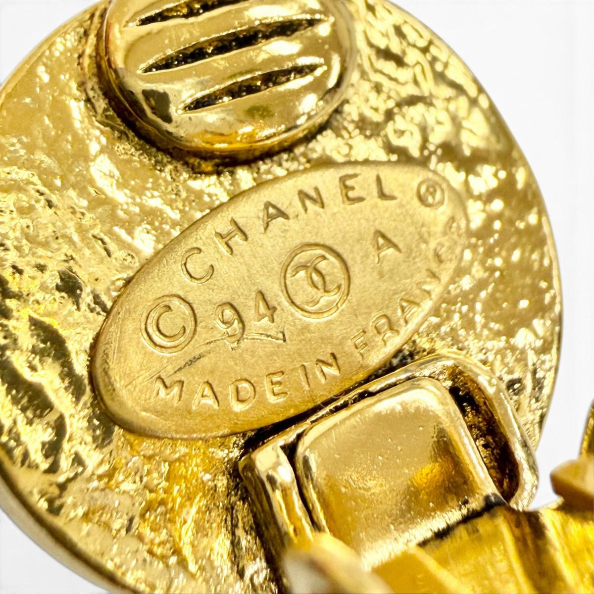 Chanel Vintage 94A CC Logo Eco Pearl Clip-On Earrings Gold French — view 5