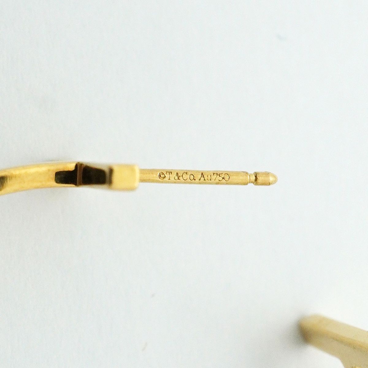 Tiffany & Co Earrings T Wire Large 18k Yellow Gold — view 4