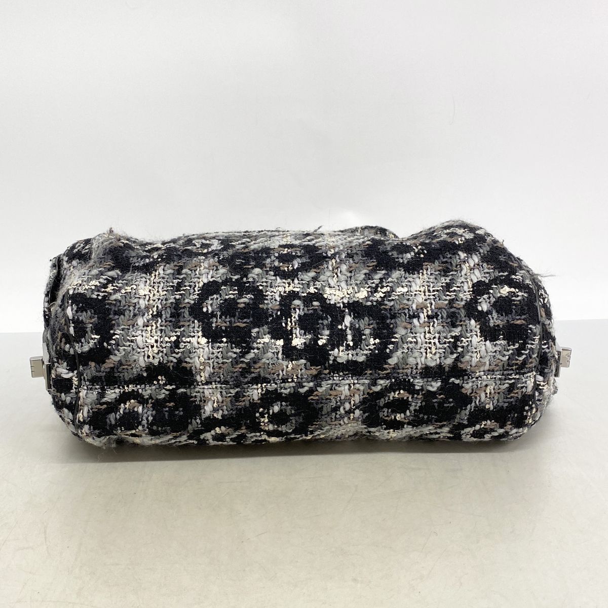 Chanel Shoulder Bag 2.55 Tweed Black White Silver — view 3