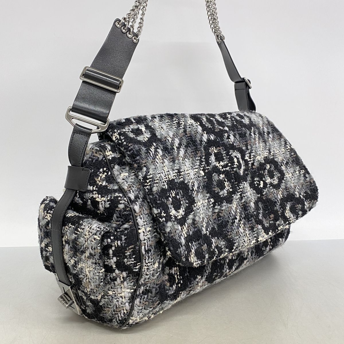 Chanel Shoulder Bag 2.55 Tweed Black White Silver — view 2