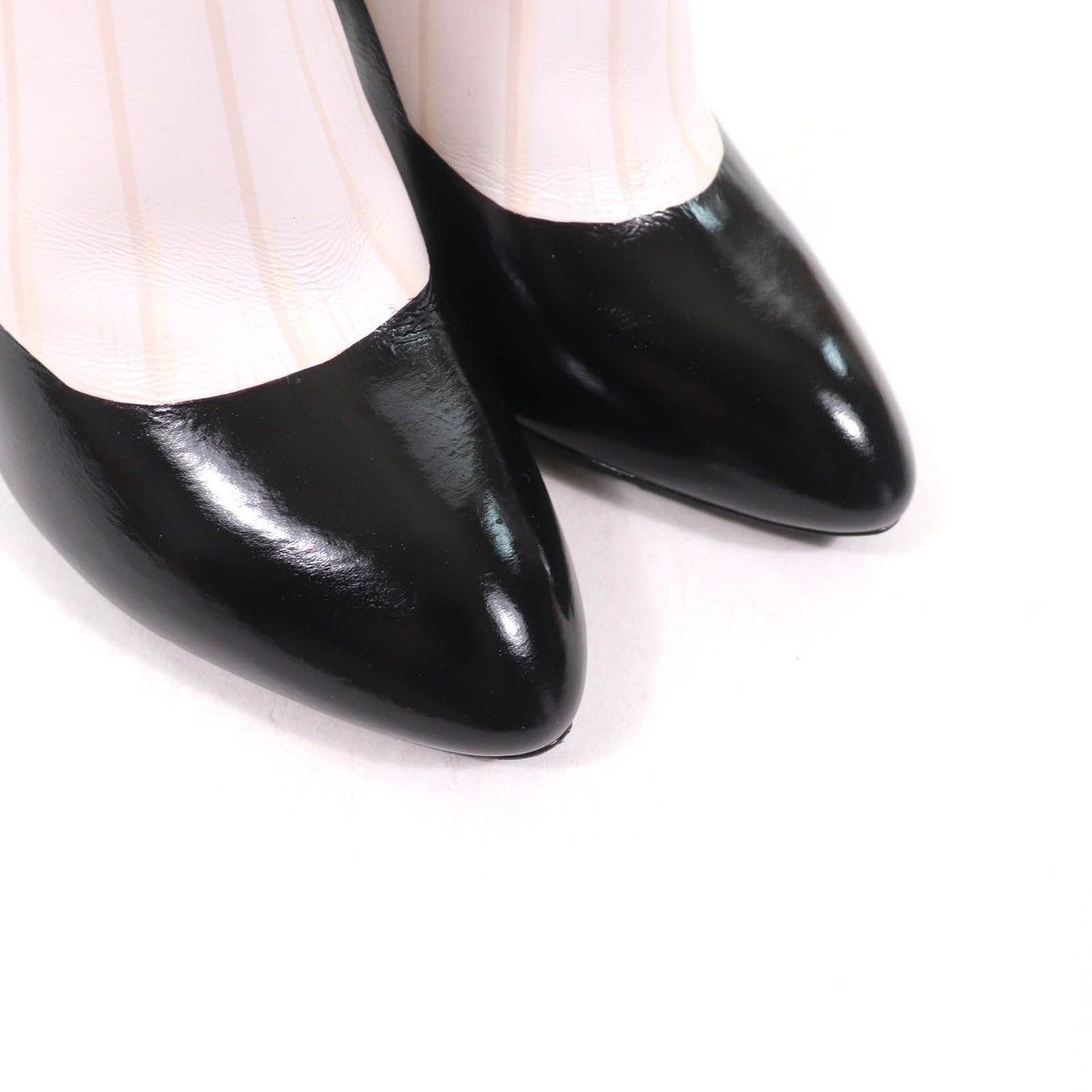 Louis Vuitton Illusion Line LV Logo Pointed Toe Leather Ankle Boots Black White — view 7
