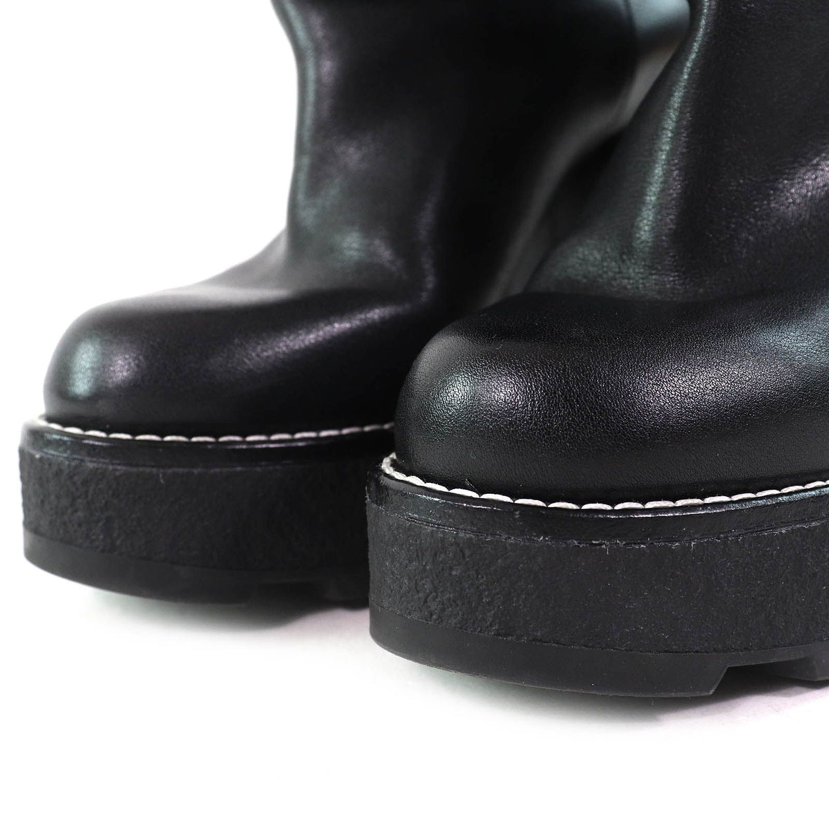 Louis Vuitton Beaubourg Line LV Logo Back Zip Design Shearling 2-Way Ankle — view 7