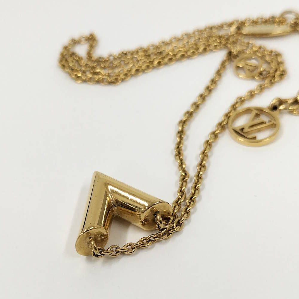 Louis Vuitton Essential V Necklace — view 6