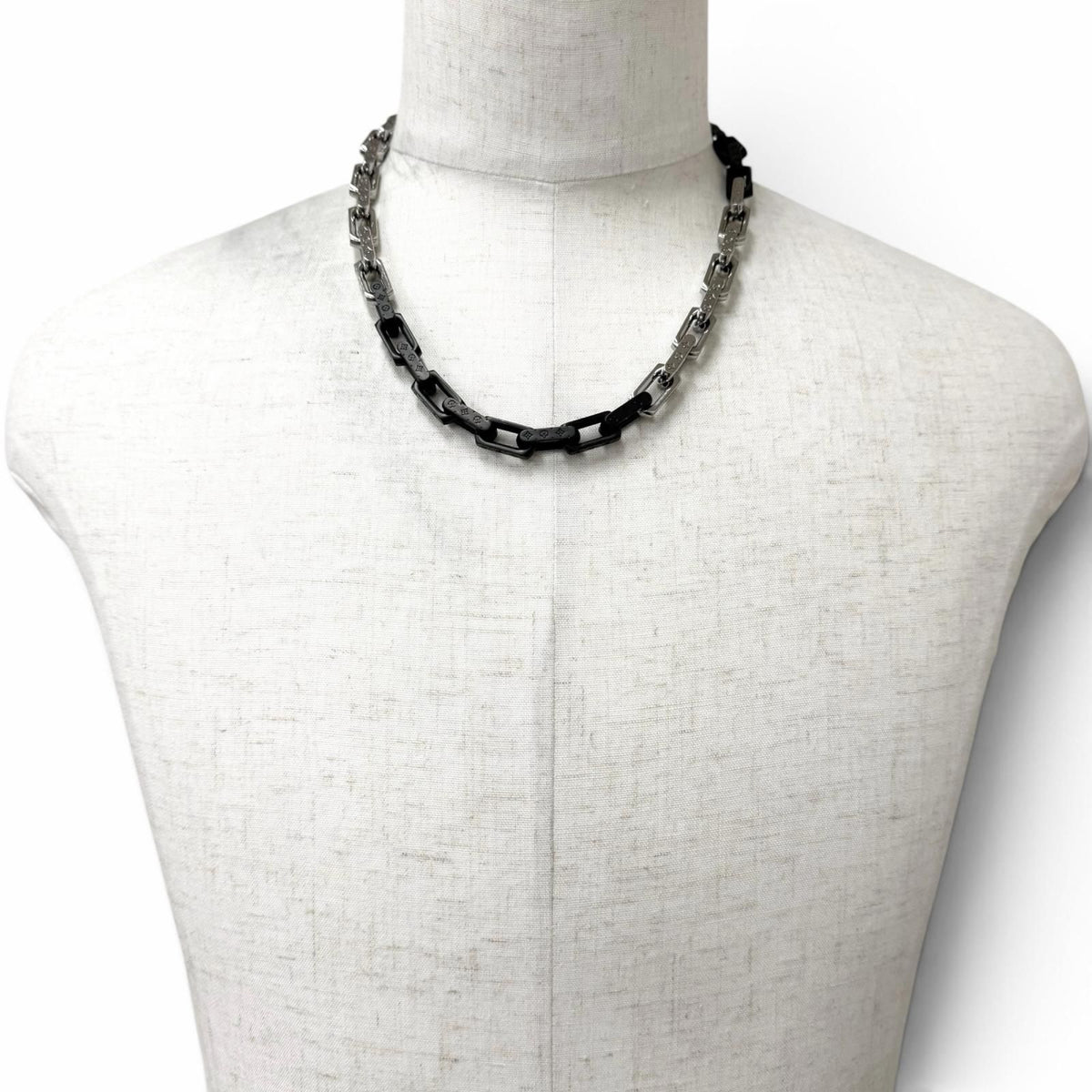 Louis Vuitton Collier Monogram Chain Necklace Silver Black — view 3