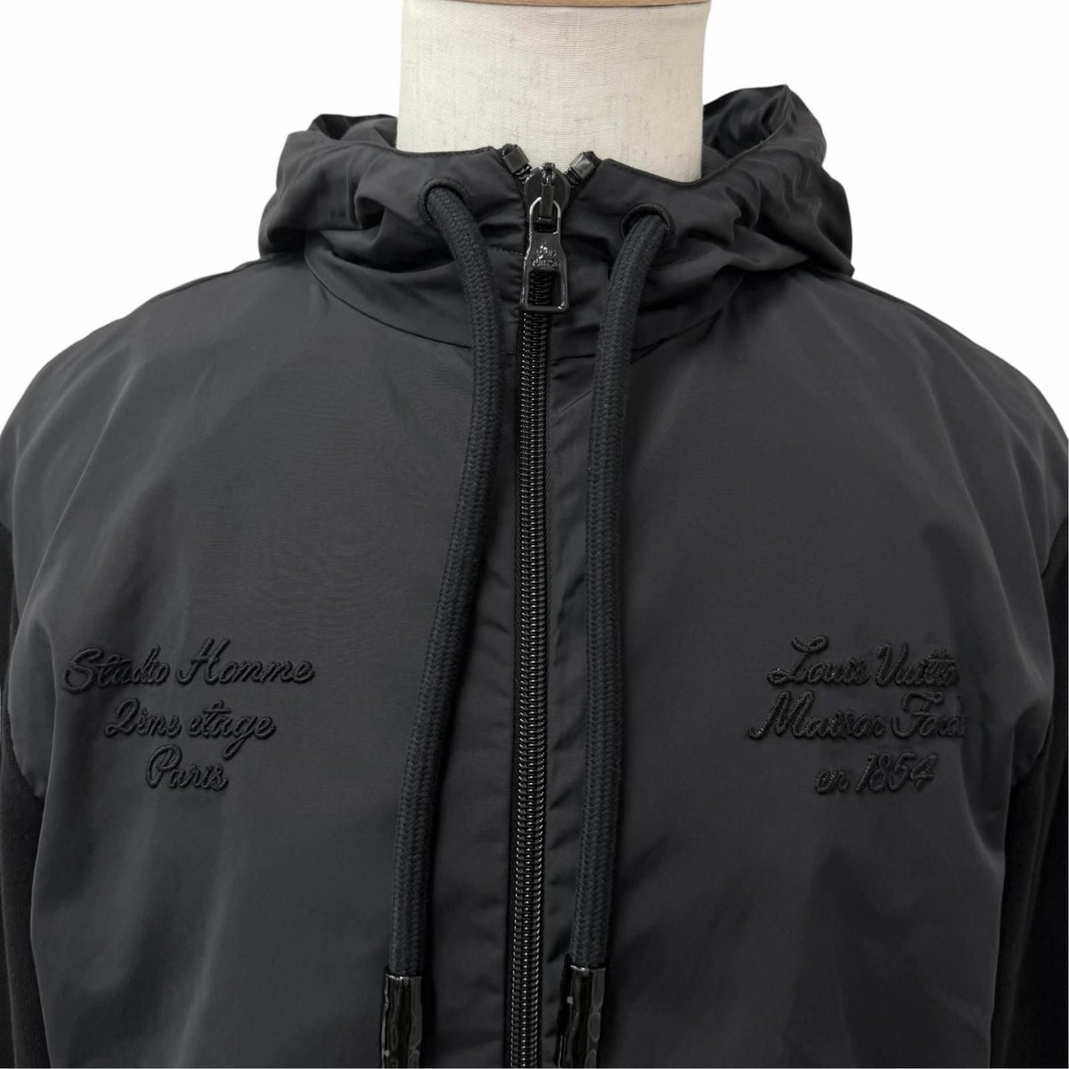 Louis Vuitton LV Circle Logo Embroidery Knit Contrast Hoodie Black — view 2