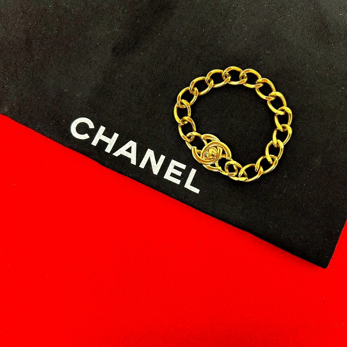 Chanel With 96P Vintage CC Logo Turnlock Motif Chain Bracelet Gold