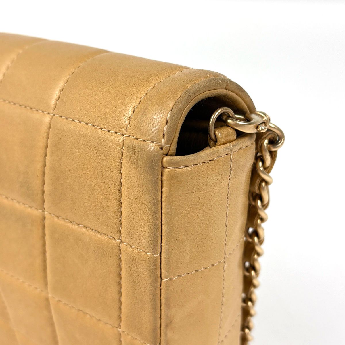 Chanel Shoulder Bag Choco Bar CC Logo Leather Brown — view 4