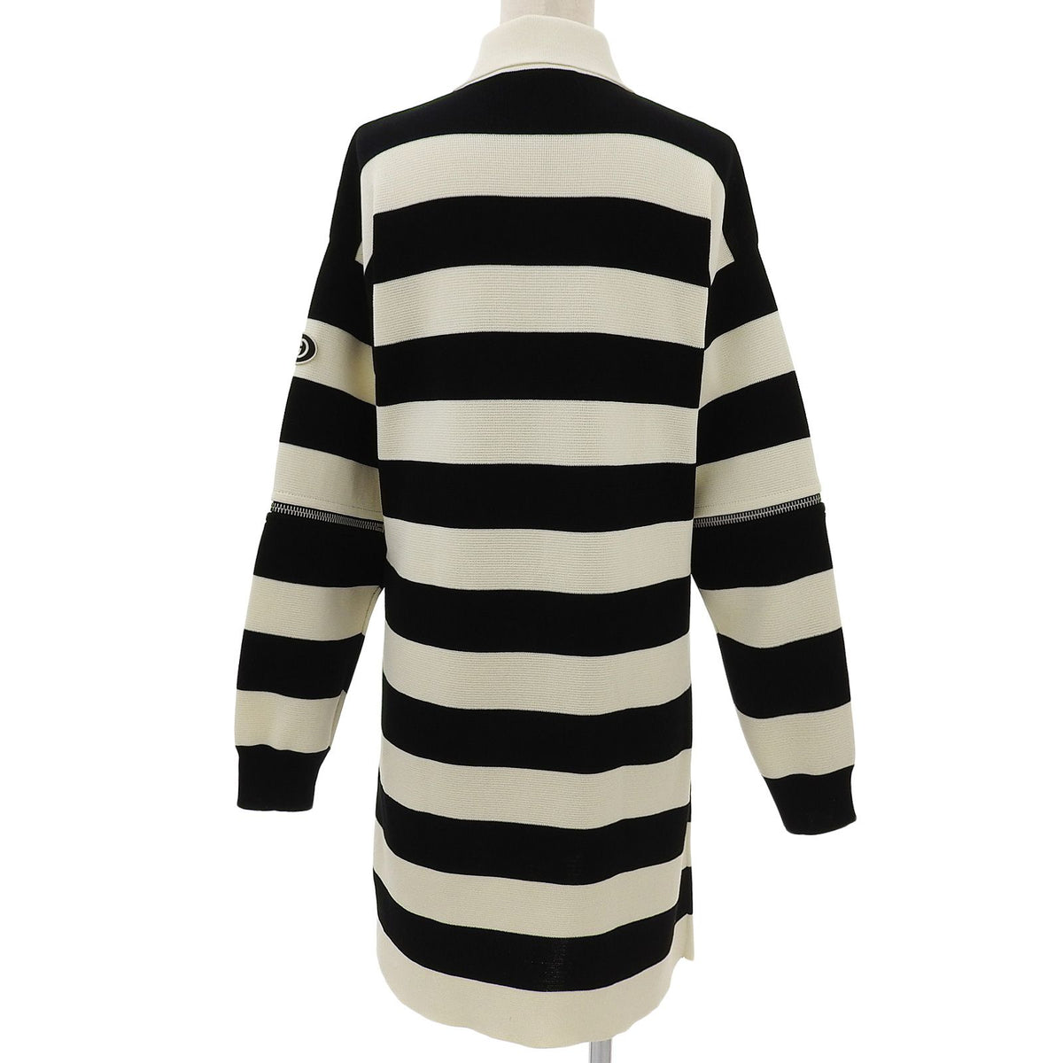 Gucci Logo with Patch Border Pattern 2-Way Knit Dress with Sleeve Zip Black — view 2