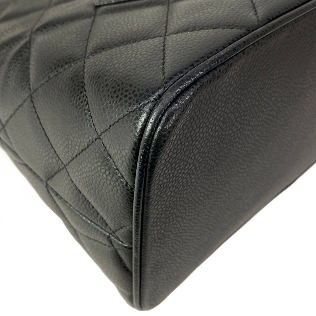 Chanel Tote Bag Reissue Black Gold — view 7