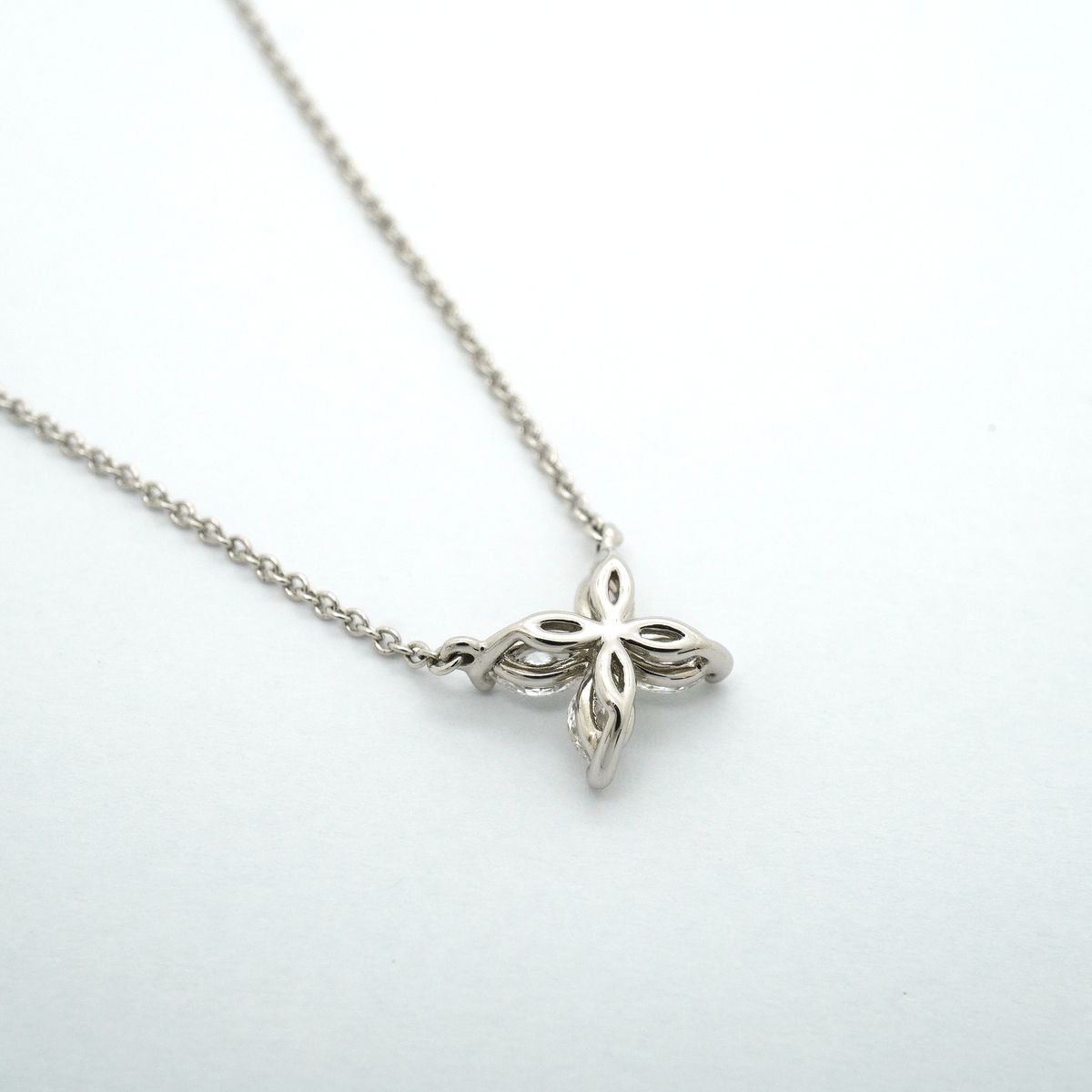 Tiffany & Co Necklace Victoria Small Platinum Diamond — view 2