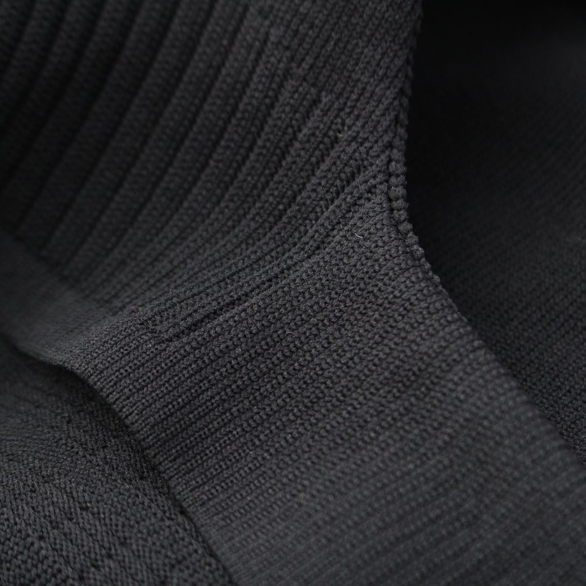 Prada Logo Back Open Cropped Tank Top Black XS — view 8