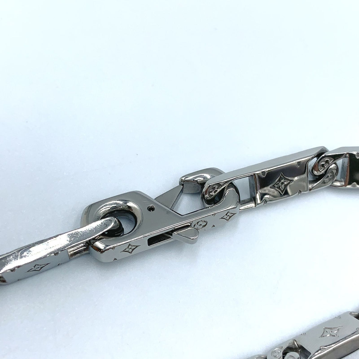 Louis Vuitton Tide Up Metal Silver Bracelet — view 4