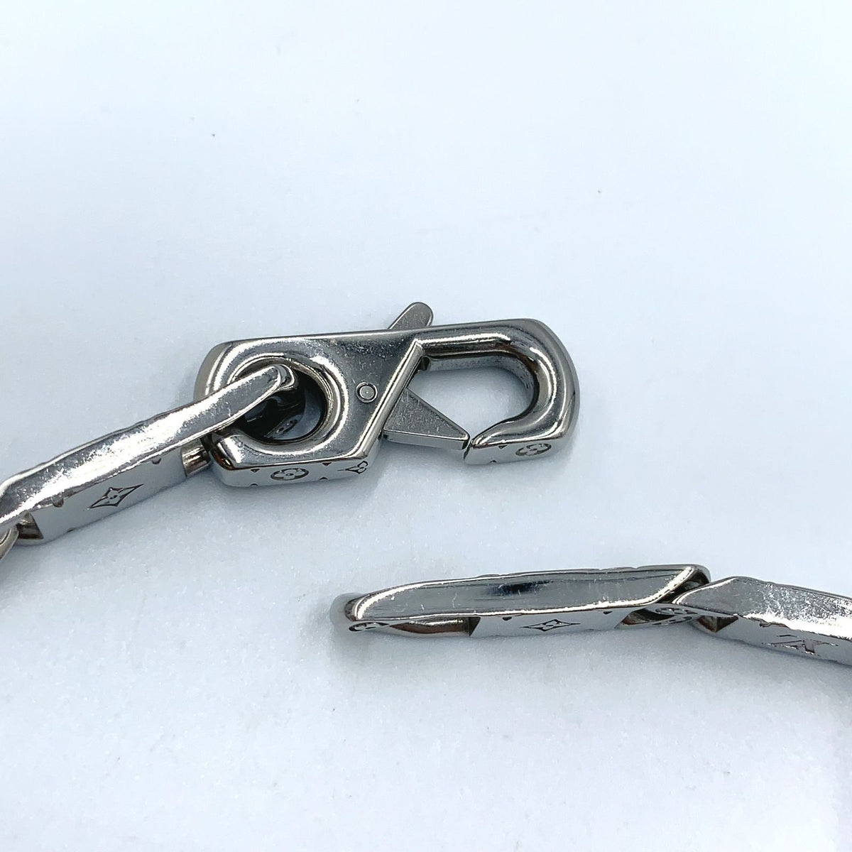 Louis Vuitton Tide Up Metal Silver Bracelet — view 5