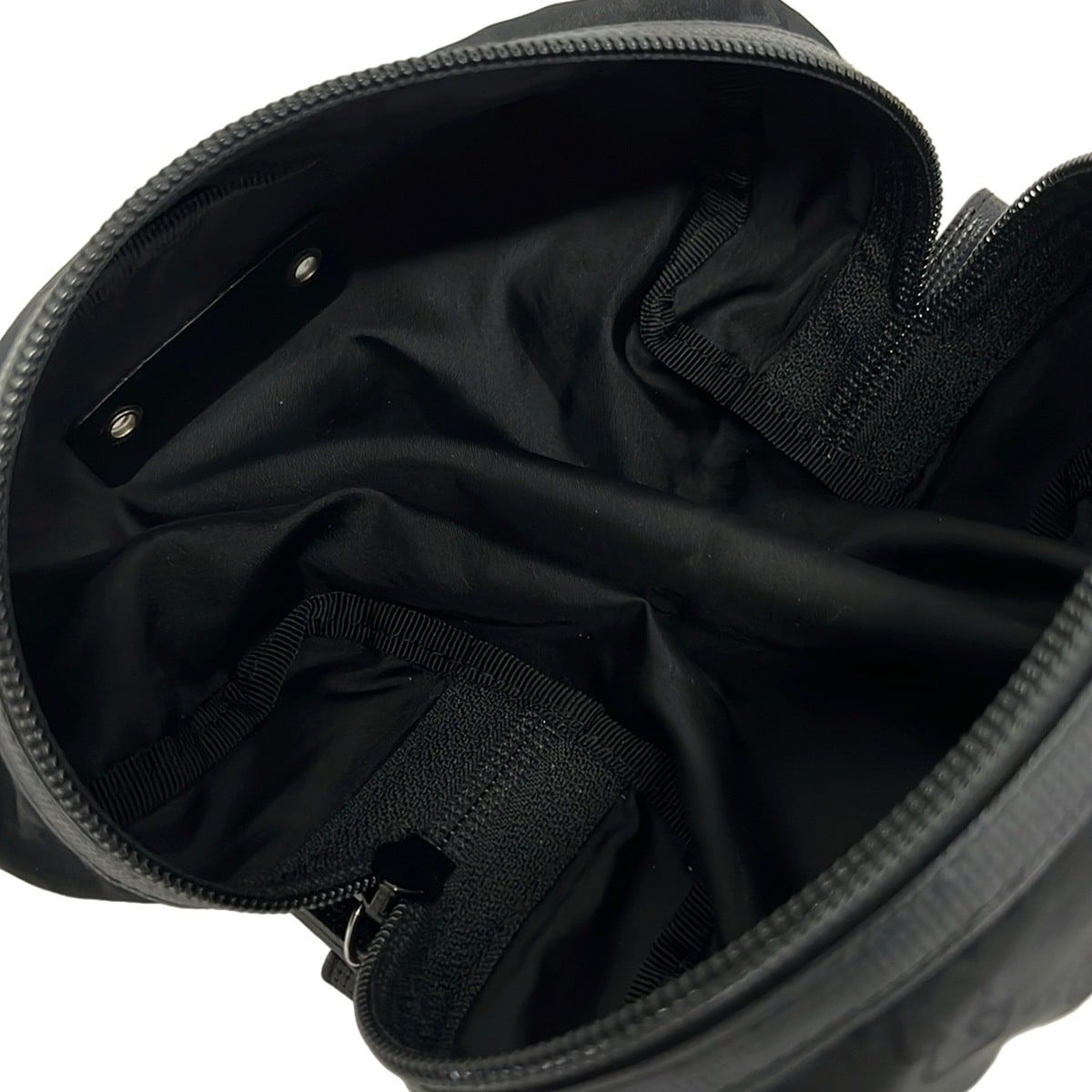 Gucci Pouch GG Pattern Black Leather — view 4