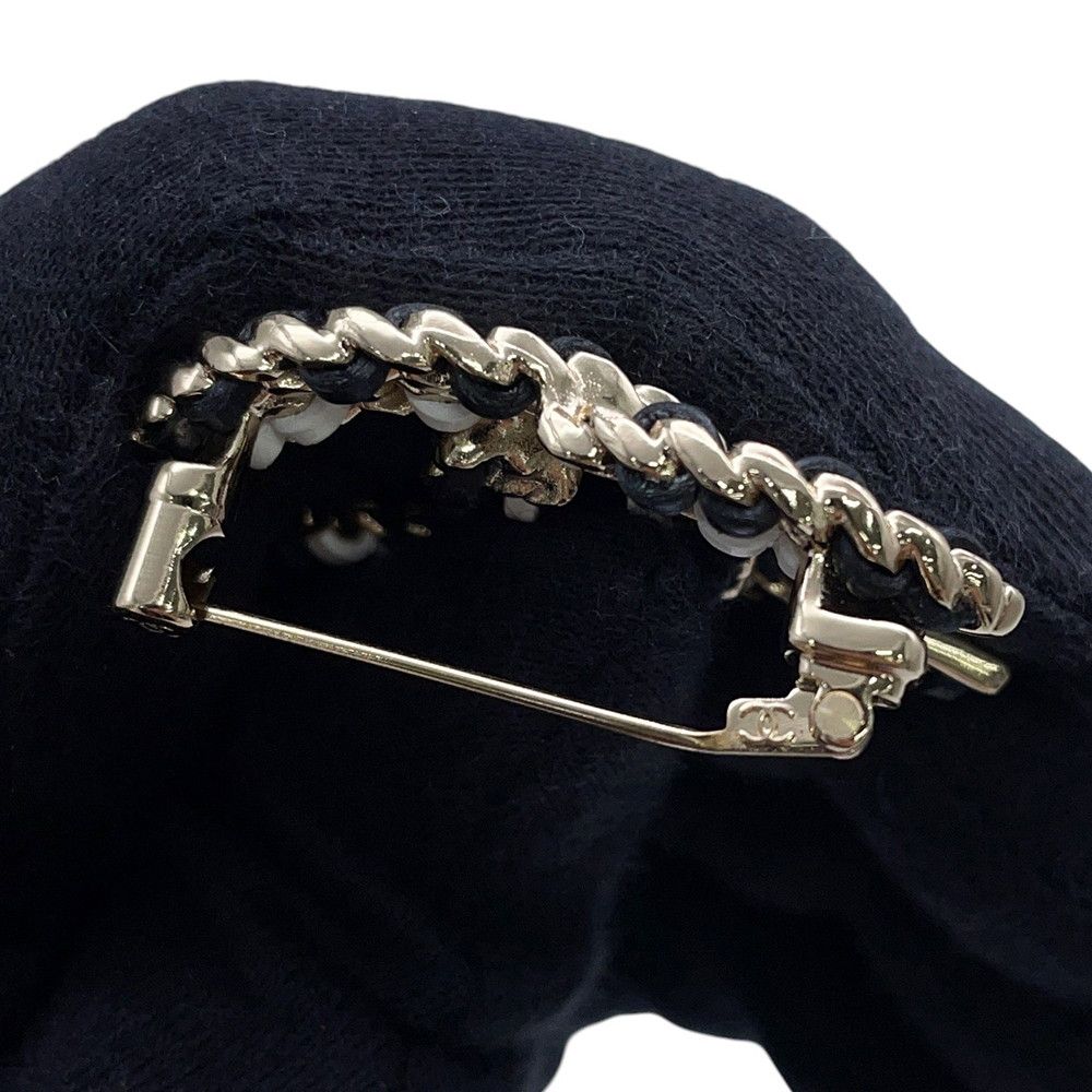 Chanel Brooch CC Logo Leather Black White — view 6