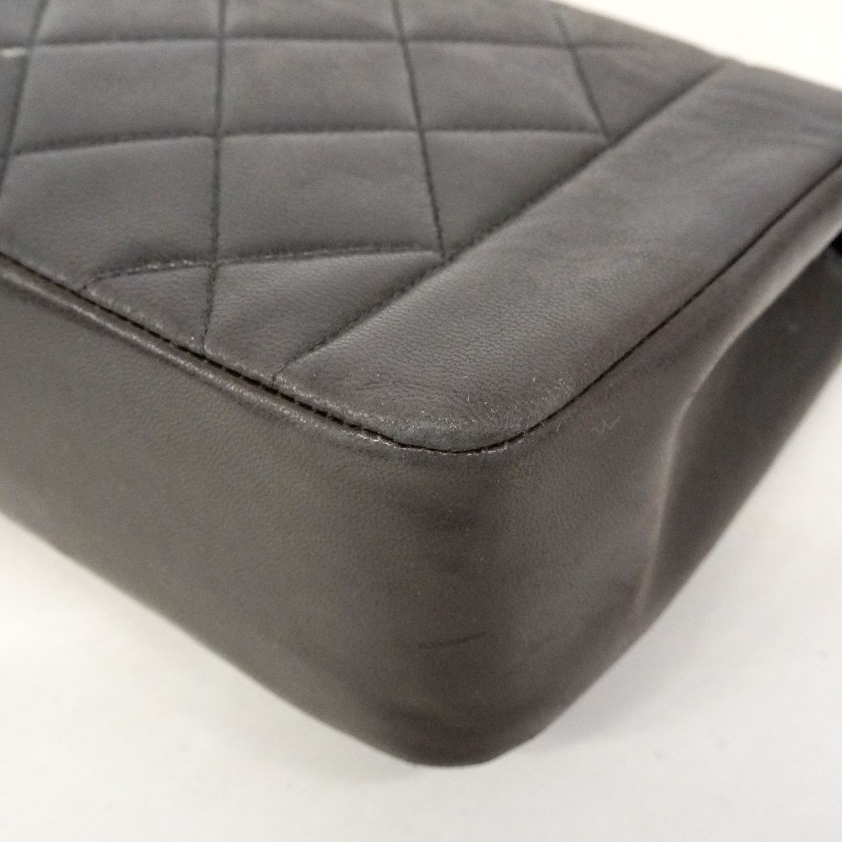 Chanel Shoulder Bag Diana Lambskin Black Gold — view 6