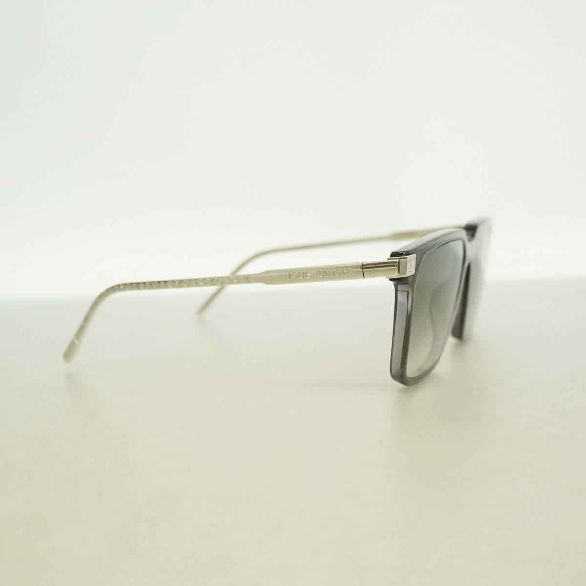Louis Vuitton Sunglasses LV Rise Square Gray Eyewear — view 2