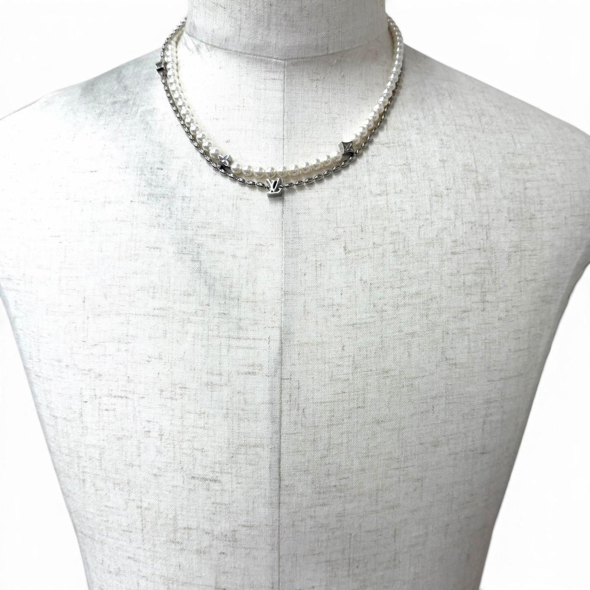 Louis Vuitton Necklace Pearl Fusion Silver White — view 3